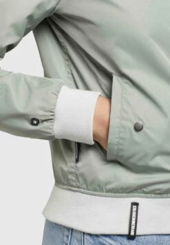 Khujo StenceGiubbotto BomberBlassgrün Donna Giacche E Blazer KH121G0DH-C12 13 Khujo StenceGiubbotto BomberBlassgrün Donna Giacche E Blazer KH121G0DH-C12 -Khujo Negozio di alimentari 40761d5b7ec64c71ad2d661f00e46746