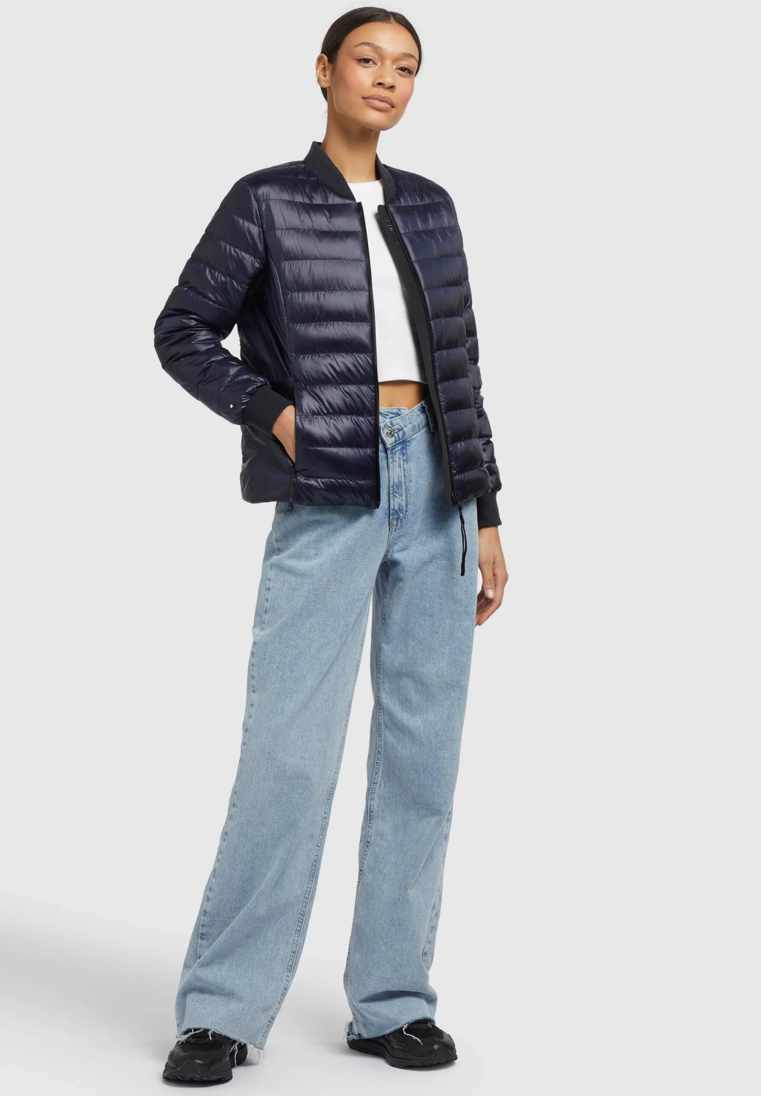 Khujo Maude ShinyGiubbotto BomberDunkelblau Donna Giacche E Blazer KH121U18T-K11 2 Khujo Maude ShinyGiubbotto BomberDunkelblau Donna Giacche E Blazer KH121U18T-K11 - immagine 2