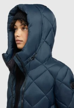 Khujo ZaritaCappotto InvernaleDunkelblau Donna Cappotti KH121U1B4-K11 12 Khujo ZaritaCappotto InvernaleDunkelblau Donna Cappotti KH121U1B4-K11 -Khujo Negozio di alimentari 90f079e0337e4933b508276a8f2a5a7c